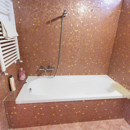 Casa Privata Immersa Nel Con Giardino E Piscina, Ad Assisi *