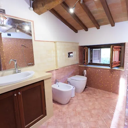 Casa Privata Immersa Nel Con Giardino E Piscina, Ad Assisi * Mora